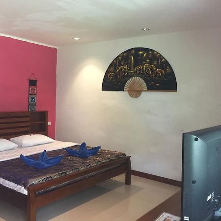 Dreams Guesthouse & Hostel Patong Ngoại thất bức ảnh